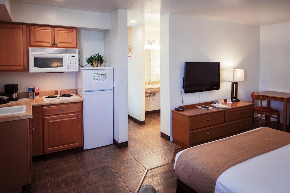 Pines Inn & Suites - photo 19