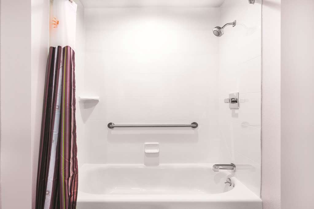 La Quinta Inn & Suites by Wyndham Cleveland TN - photo 19