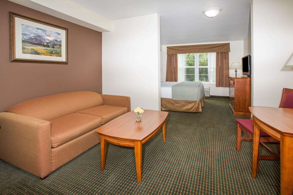 Days Inn by Wyndham Manitou Springs - photo 22
