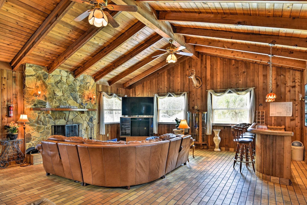 Sandford Vacation Rental Near Airport and Lake — 4-Star Luxury Hotel in Sanford, United States