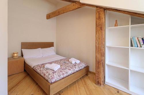 Bright 3BR Apartment in Old Tbilisi by Wehost