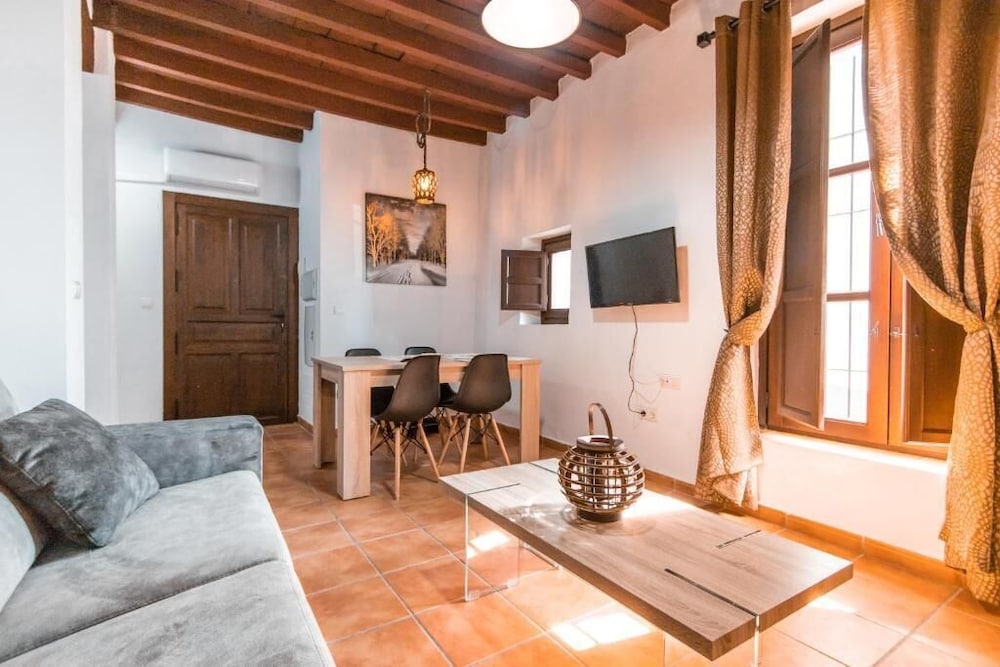 Apartamento Completo Pernaleros Centro — 4-Star Luxury Hotel in Granada, Spain