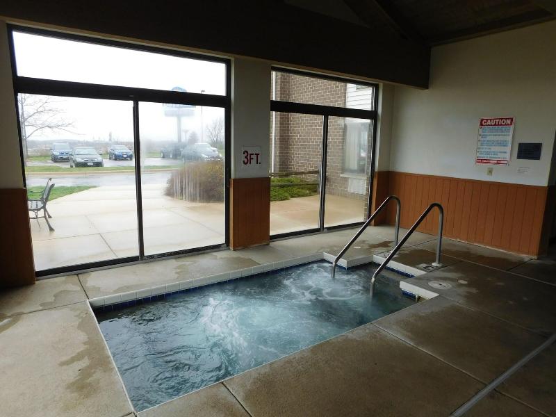 Days Inn by Wyndham Johnson Creek - photo 22