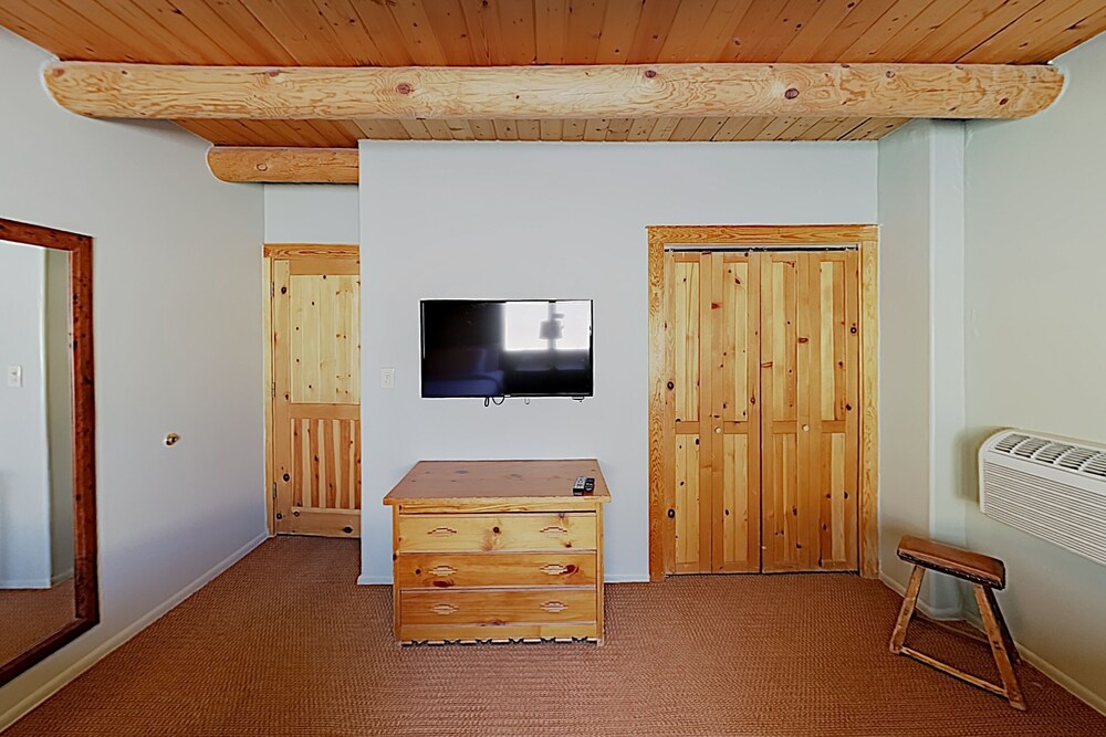 Zona Rosa Suites - photo 11