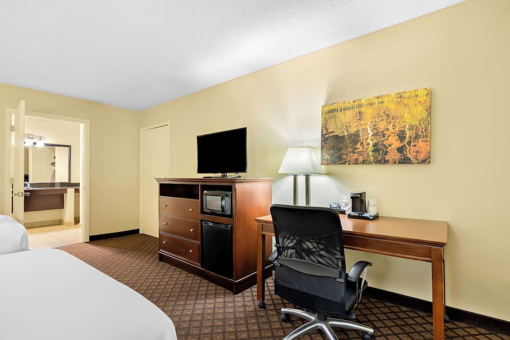 Best Western Coach House - photo 6