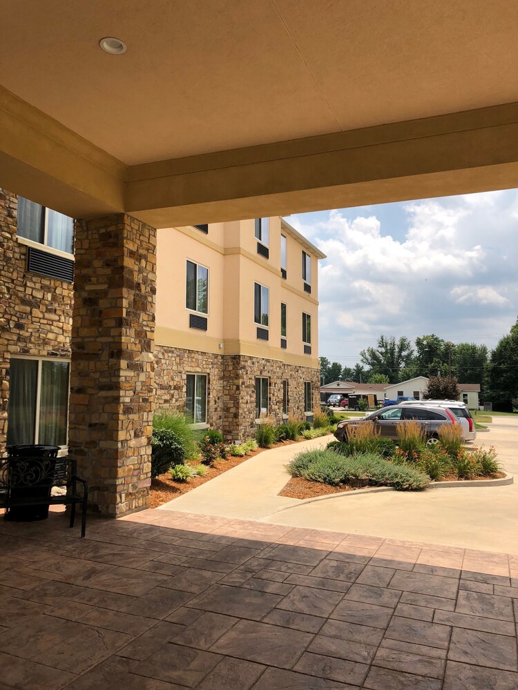 Country View Inn & Suites - photo 47