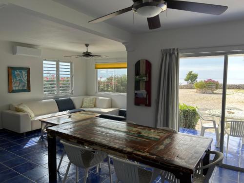 Marazul Dive Resort. 3 Bedroom Seafront House. Dive Snorkel enjoy amazing sunsets in Unknown City, CURAÇAO