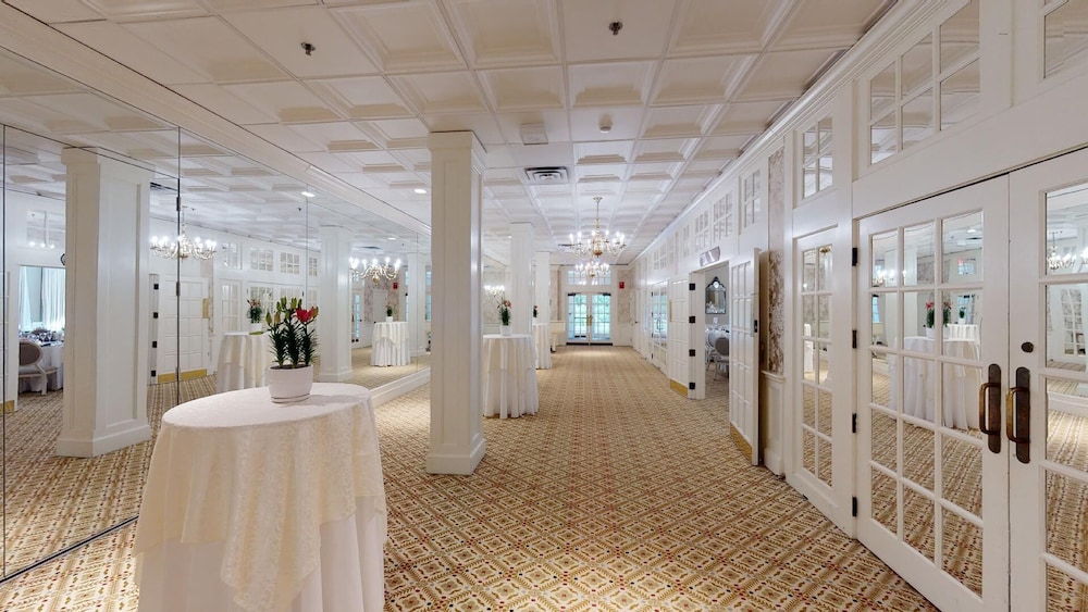 Simsbury Inn - photo 2