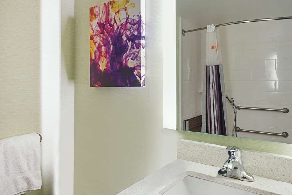 La Quinta Inn & Suites by Wyndham Orange County Airport - photo 15