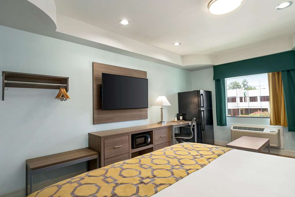 Baymont by Wyndham Kingwood - photo 10