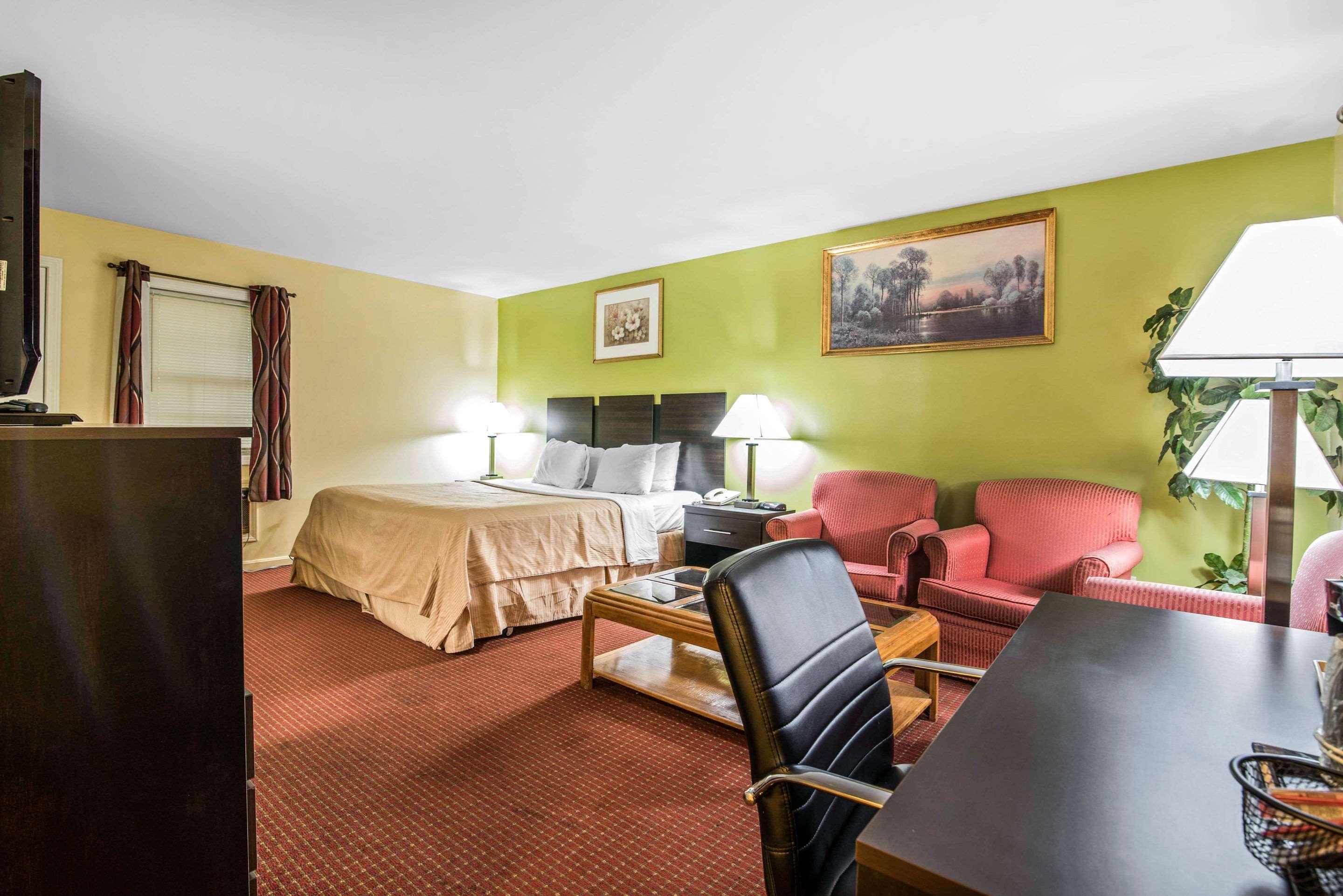 Rodeway Inn Rutland - photo 16