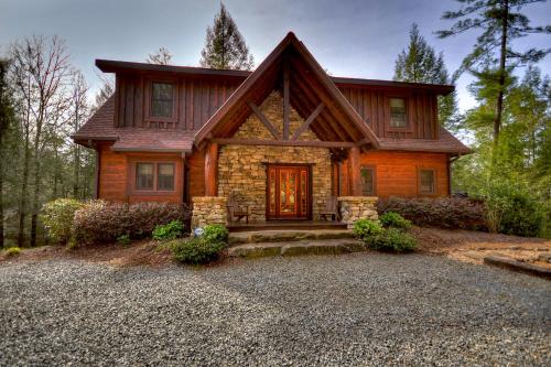 Reel Creek Lodge Fightingtown Creek Cabin — 4-Star Luxury Hotel in Blue Ridge, United States