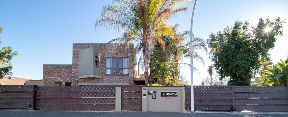 Earthbound B&B — 4-Star Luxury Hotel in Oudtshoorn, South Africa