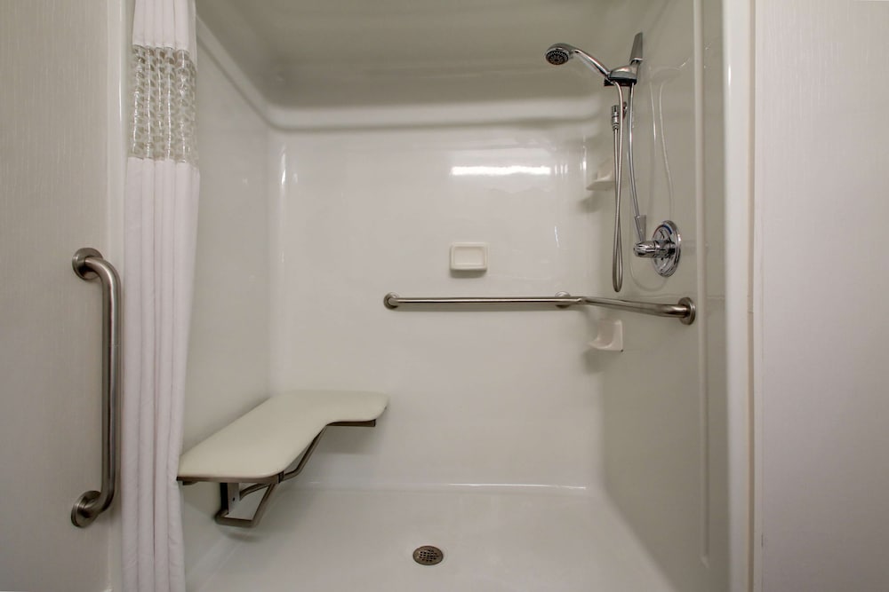 Hampton Inn Rolla - photo 22
