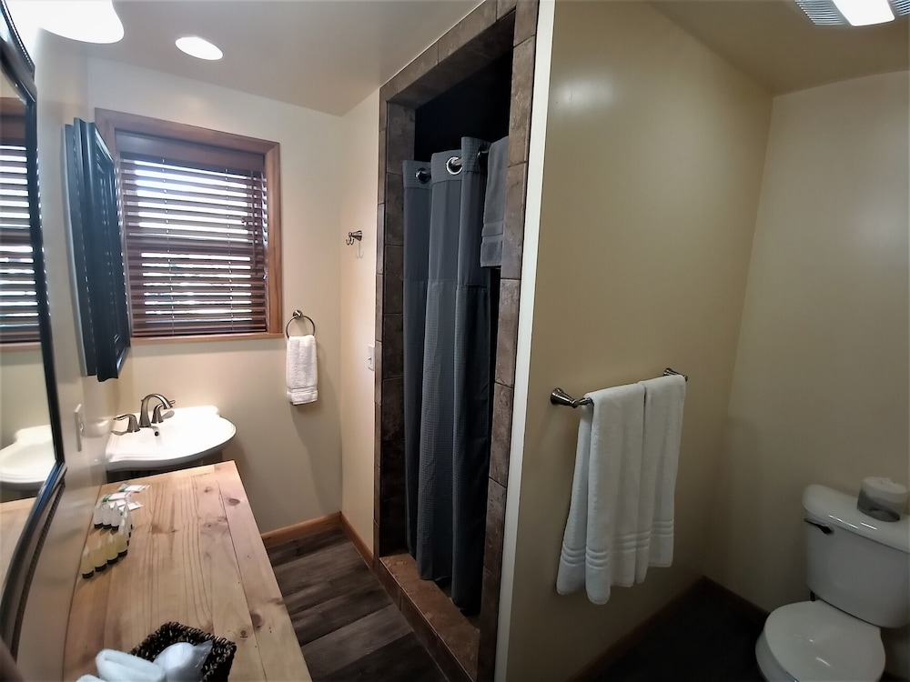 Yellowstone Riverside Cottages - photo 63
