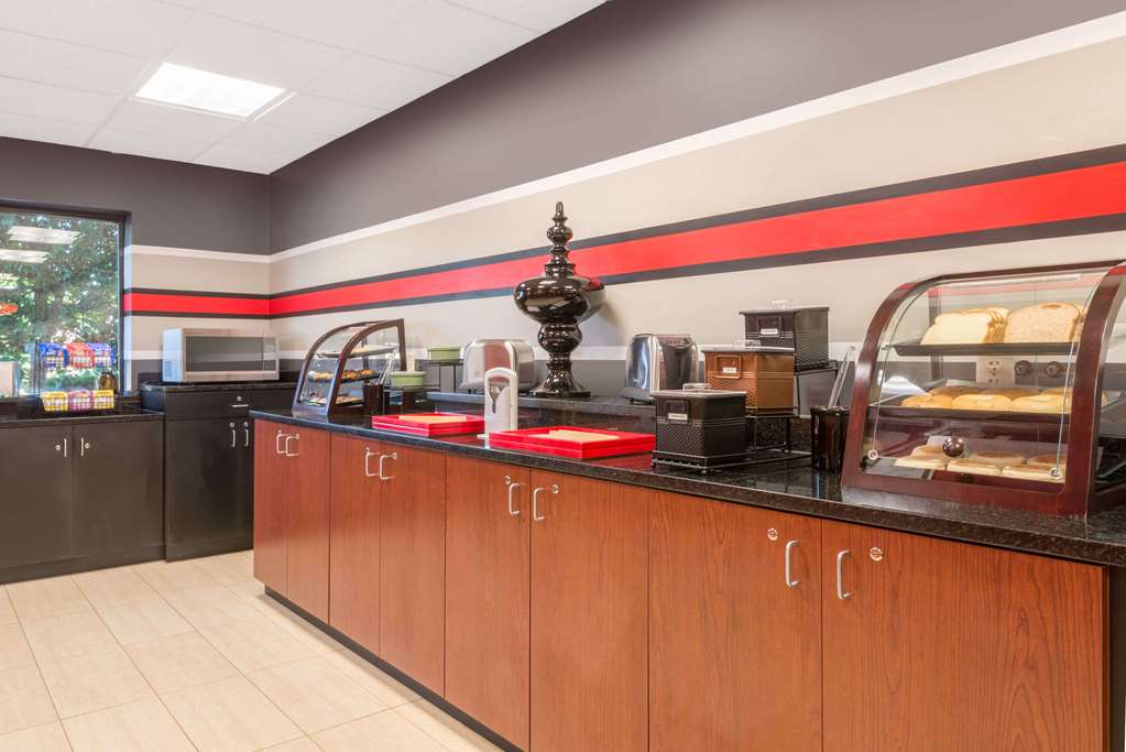 Ramada by Wyndham Catlettsburg Ashland - photo 21