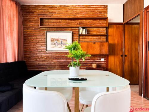 Oasis a 50m Del Mar — hotel in El Grao