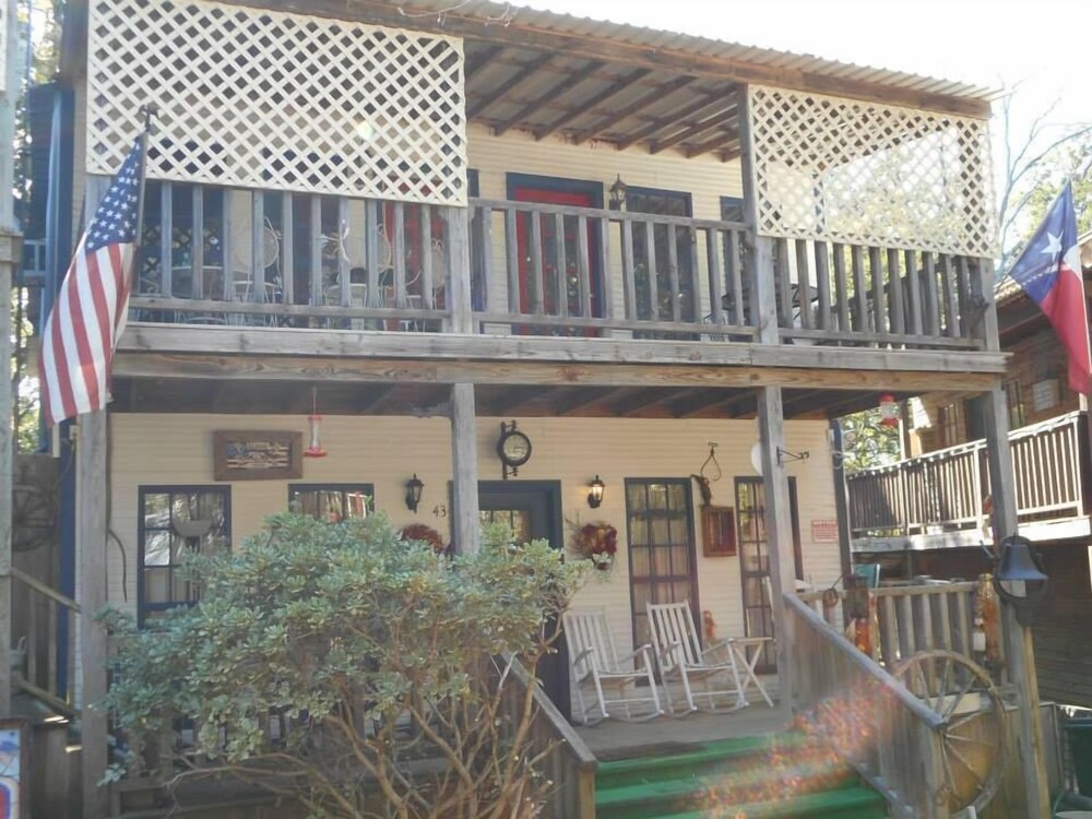 Bluebonnet Inn pet-friendly hotel Canton