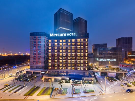 Mercure Chengdu Exhibition Center and Lakeside — 4-Star Luxury Hotel in Chengdu, People's Republic of China