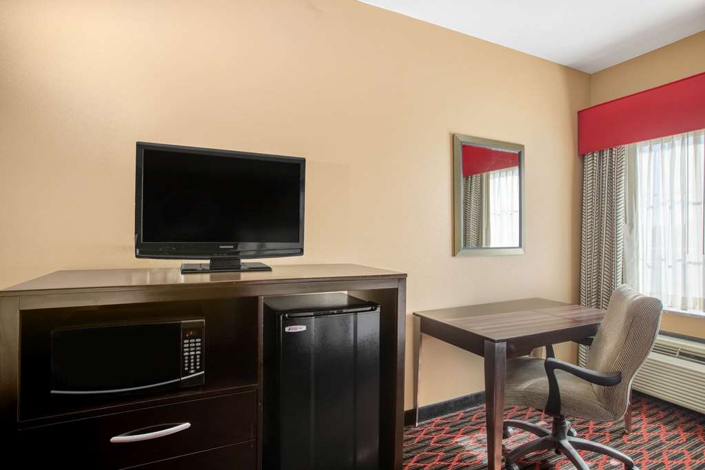 La Quinta Inn & Suites by Wyndham Conway - photo 21