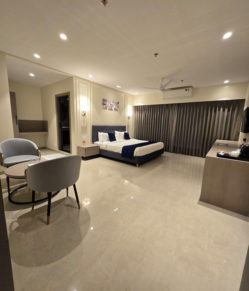 Western Hotel in Chanda, India