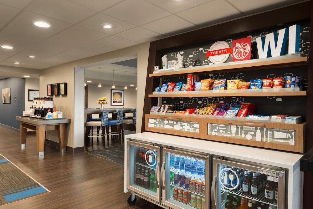 Hampton Inn Appleton Fox River Mall Area - photo 25