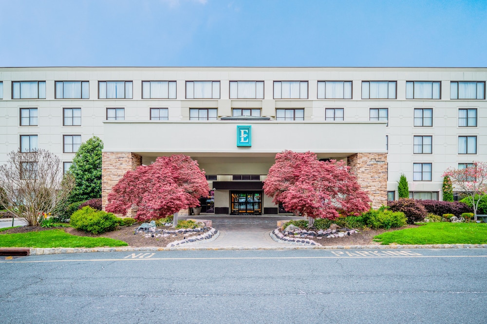 Embassy Suites by Hilton Piscataway Somerset - photo 2