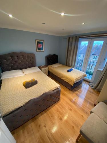 Nice 3 Bedroom Apartment Ealing — 4-Star Luxury Hotel in London, United Kingdom