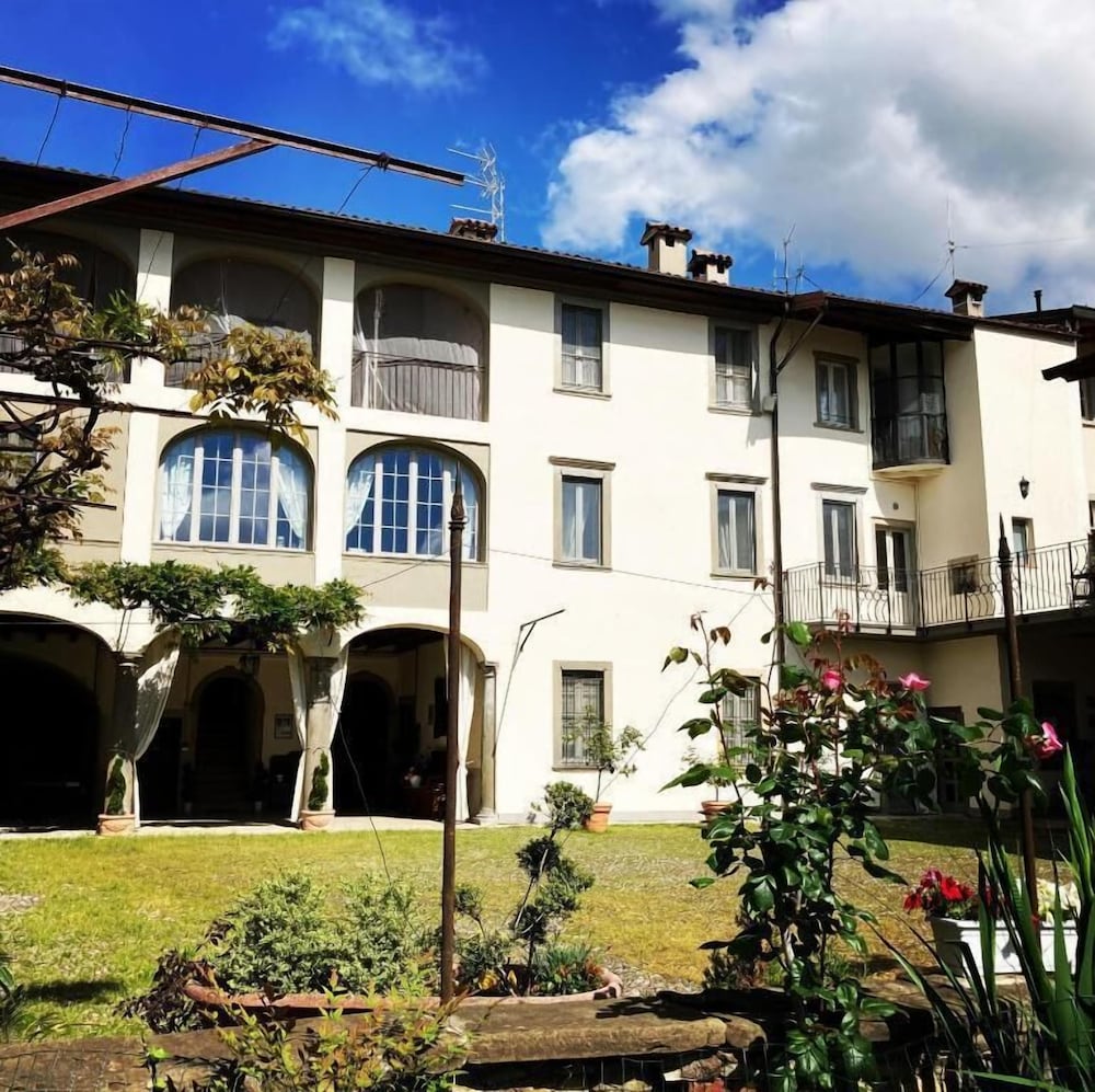 B&B Corte Seguini — 4-Star Luxury Hotel in Bagnatica, Italy