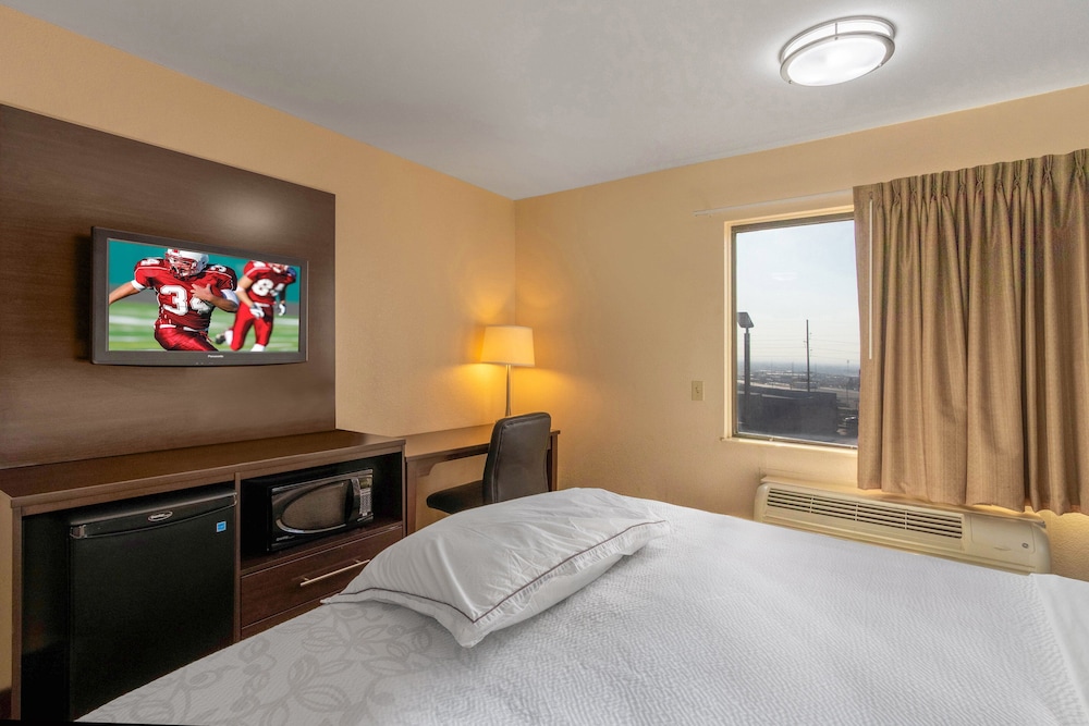 Red Roof Inn Plus El Paso East - photo 15