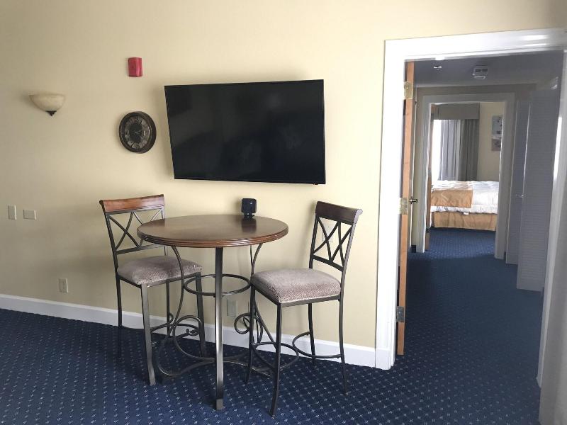 Asbury Inn & Suites - photo 16