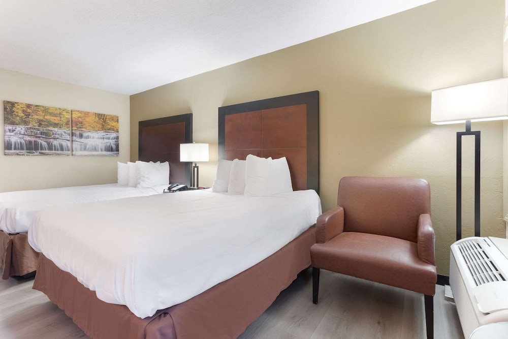 Clarion Pointe Independence Kansas City - photo 13