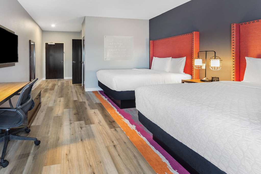 La Quinta Inn & Suites by Wyndham Lewisville - photo 35