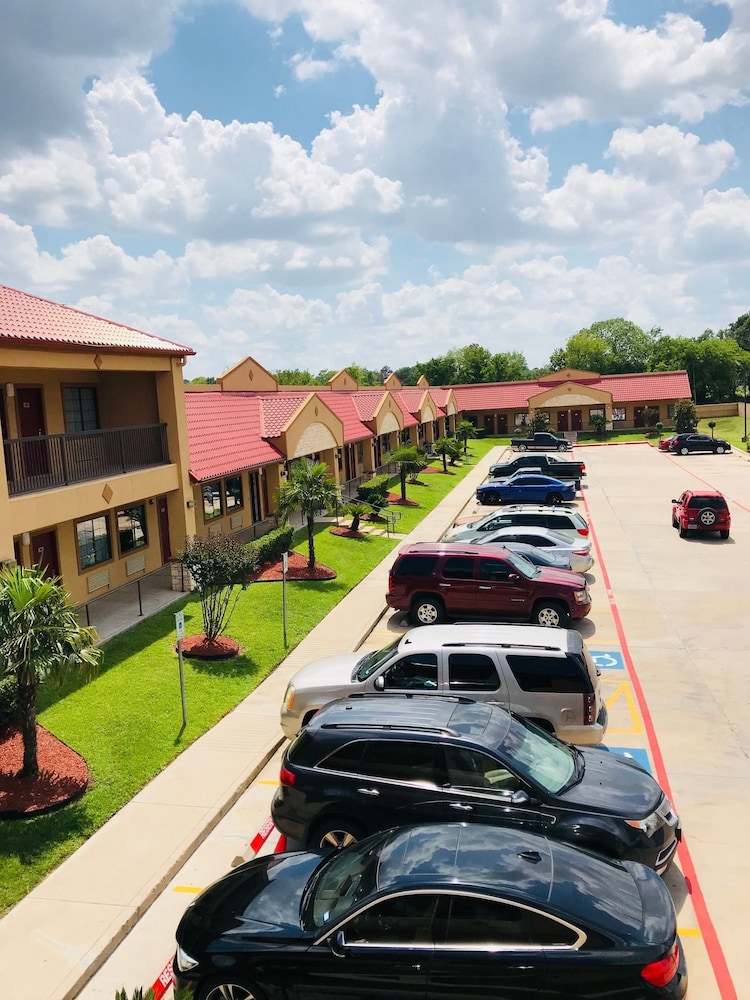 Palace Inn Greenspoint - photo 21