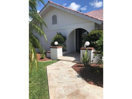 Villa Endless Love — 4-Star Luxury Hotel in Cape Coral, United States