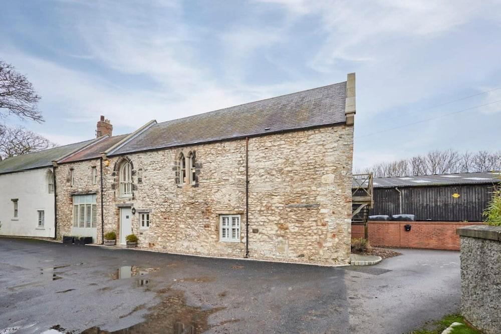 Host Stay The Byre — hotel in Peterlee