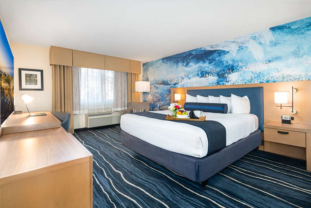 Best Western Plus Marina Gateway Hotel - photo 3