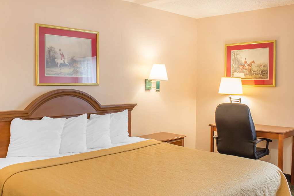 Econo Lodge Raleigh near Walnut Creek Amphitheatre - photo 25