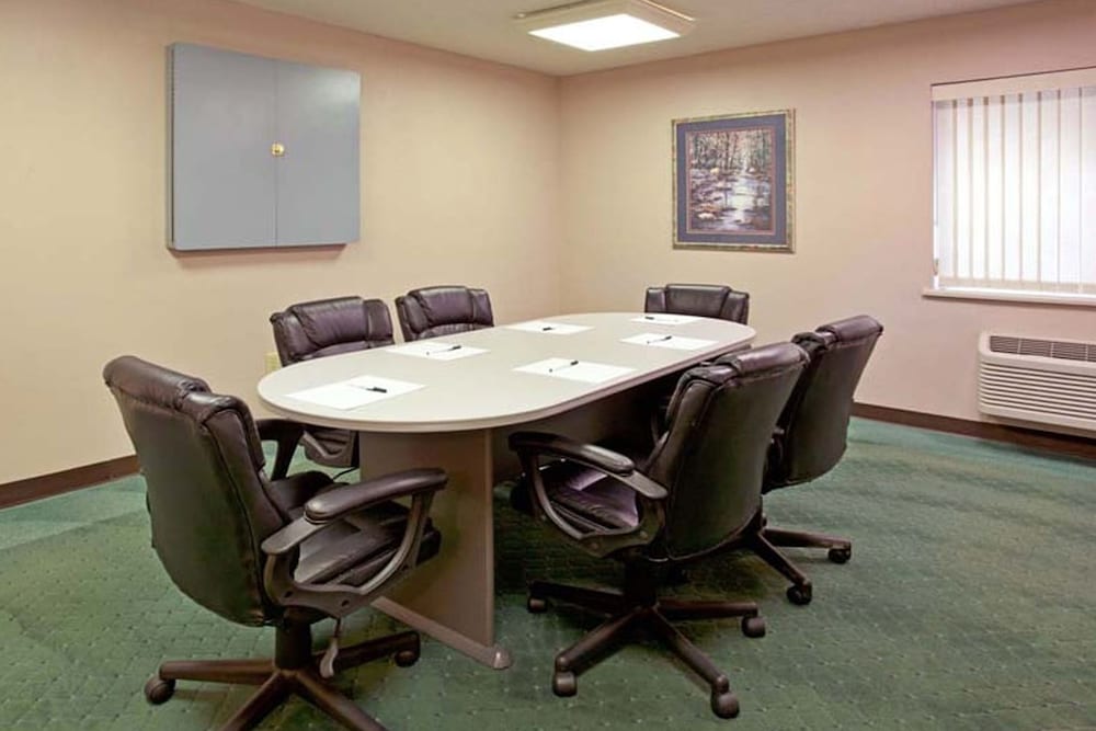 Norwood Inn & Suites by BlissPoint Post Rd Indianapolis - photo 29