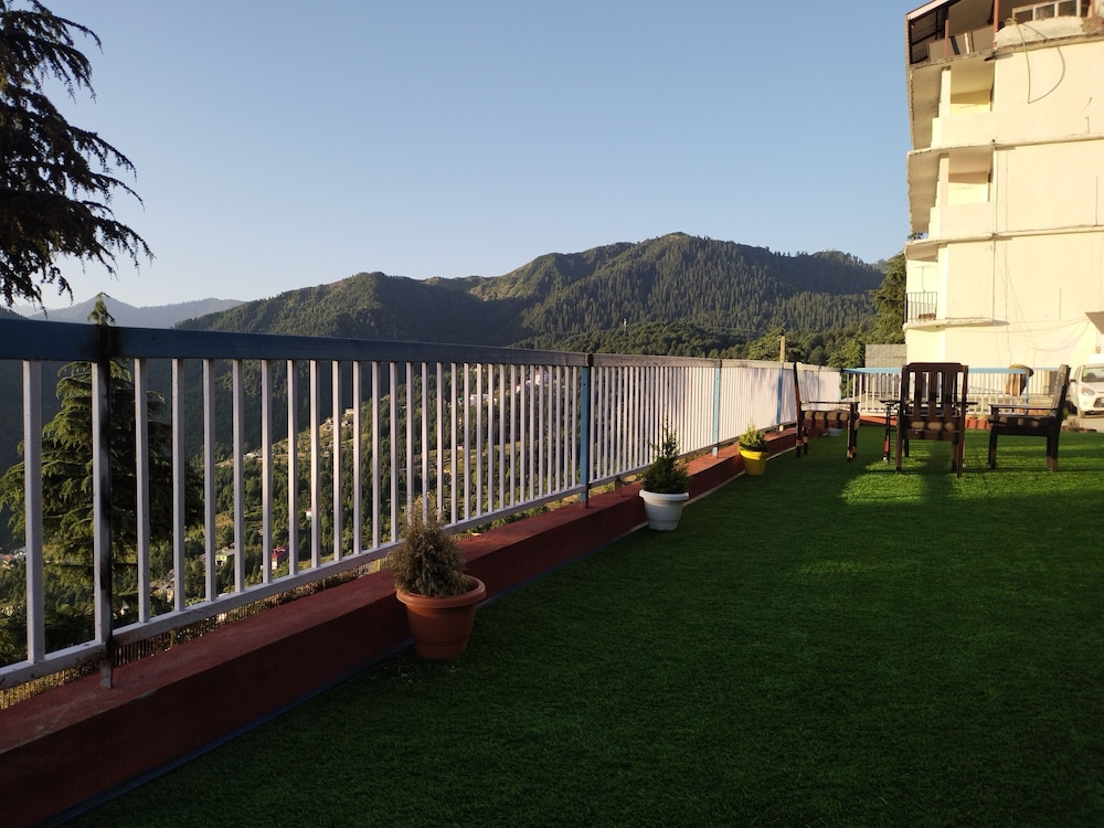 Aanantham Country Resort — Chamba