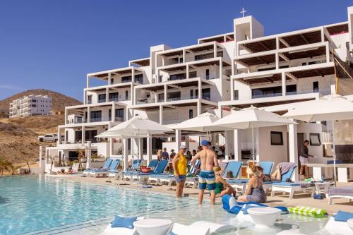 Stunning Beachfront Residence with Resort Perks — 4-Star Luxury Hotel in El Pescadero, Mexico