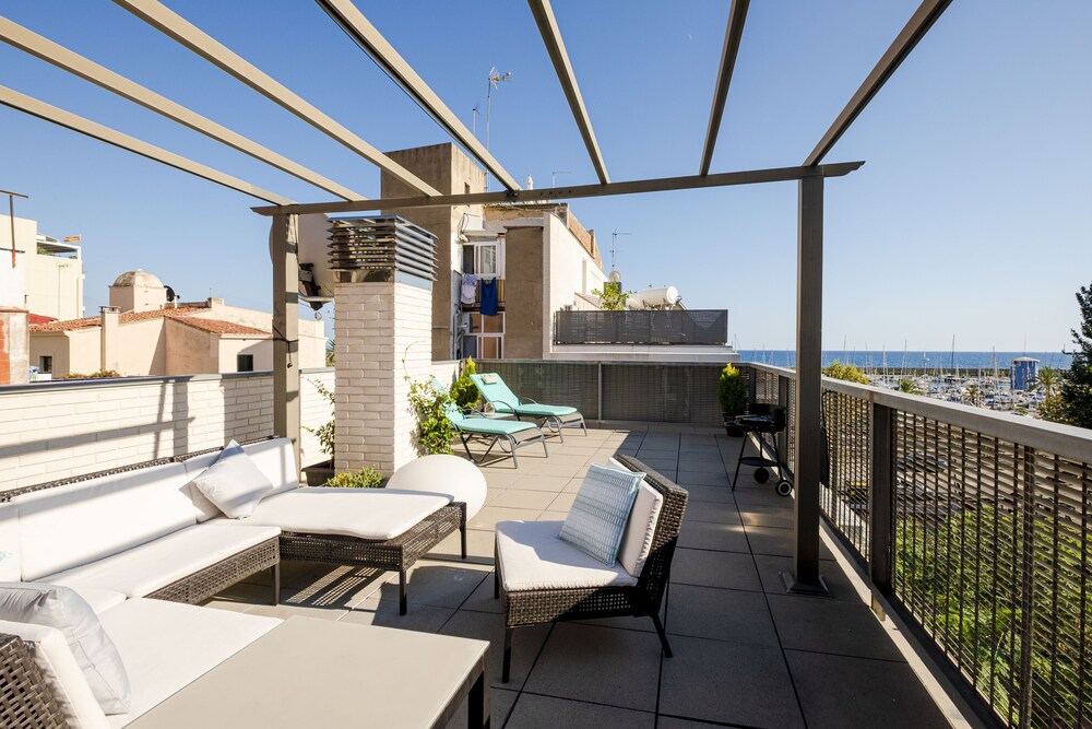 Terrassa de Mar Apartment — 4-Star Luxury Hotel in El Masnou, Spain