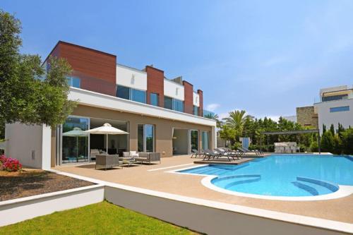 Royal Oasis Villa — 4-Star Luxury Hotel in Ayia Napa, Cyprus