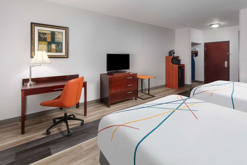 La Quinta Inn & Suites by Wyndham Woodward - photo 19