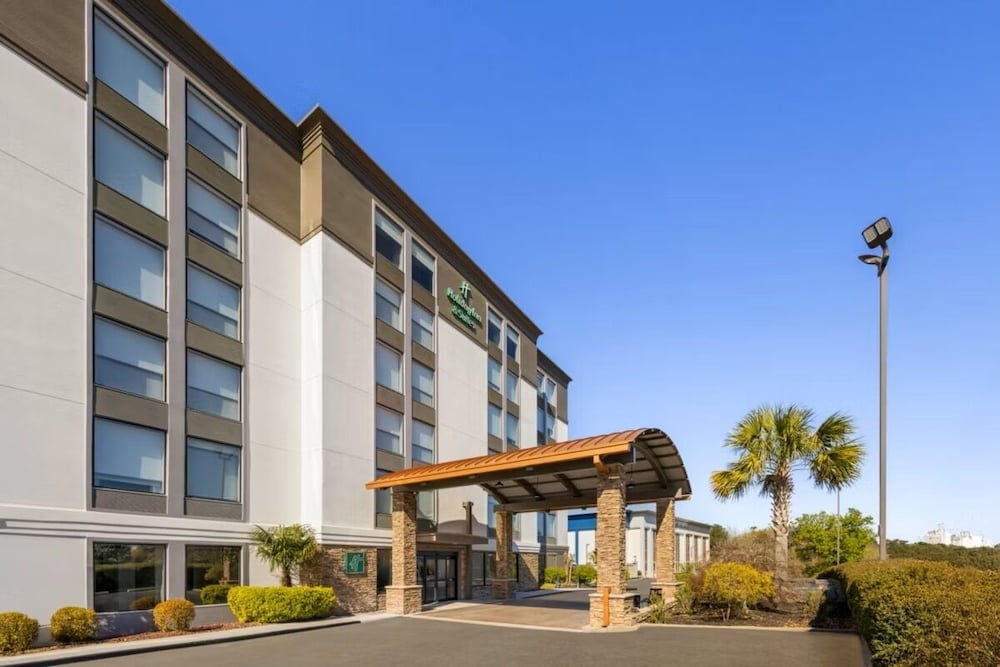 Holiday Inn & Suites Columbia NE Ft Jackson Area by IHG - photo 7
