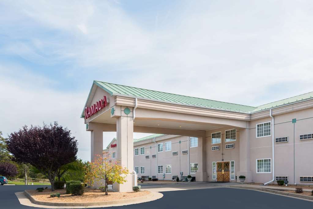 Ramada by Wyndham Strasburg Shenandoah Valley - photo 2