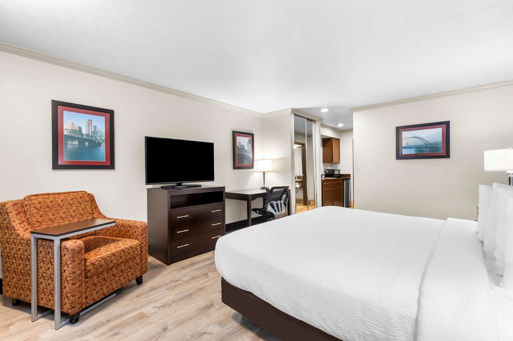 Best Western Plus Parkway Inn - photo 17