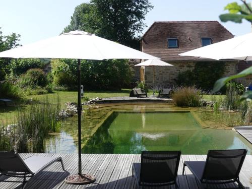 Gîte Fleurs d'eau Le Hameau du Quercy charme calme piscine naturelle - carbon neutral hotel in Unknown City