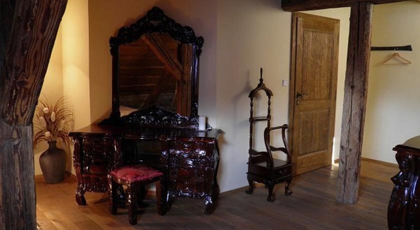 Dvůr Olšiny Hotel and Horse riding — hotel in Karvina