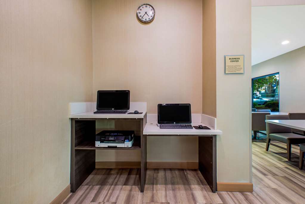 La Quinta Inn & Suites by Wyndham Pomona - photo 29